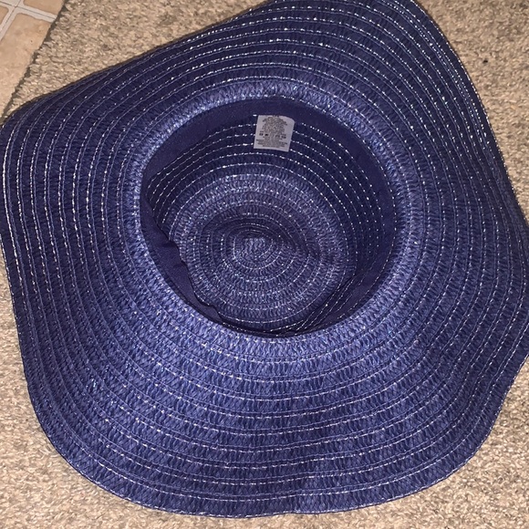 Summer hat with fringe - Picture 3 of 3